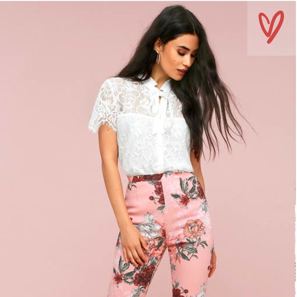 WHITE LACE TIE-NECK TOP! - Picture 3 of 8